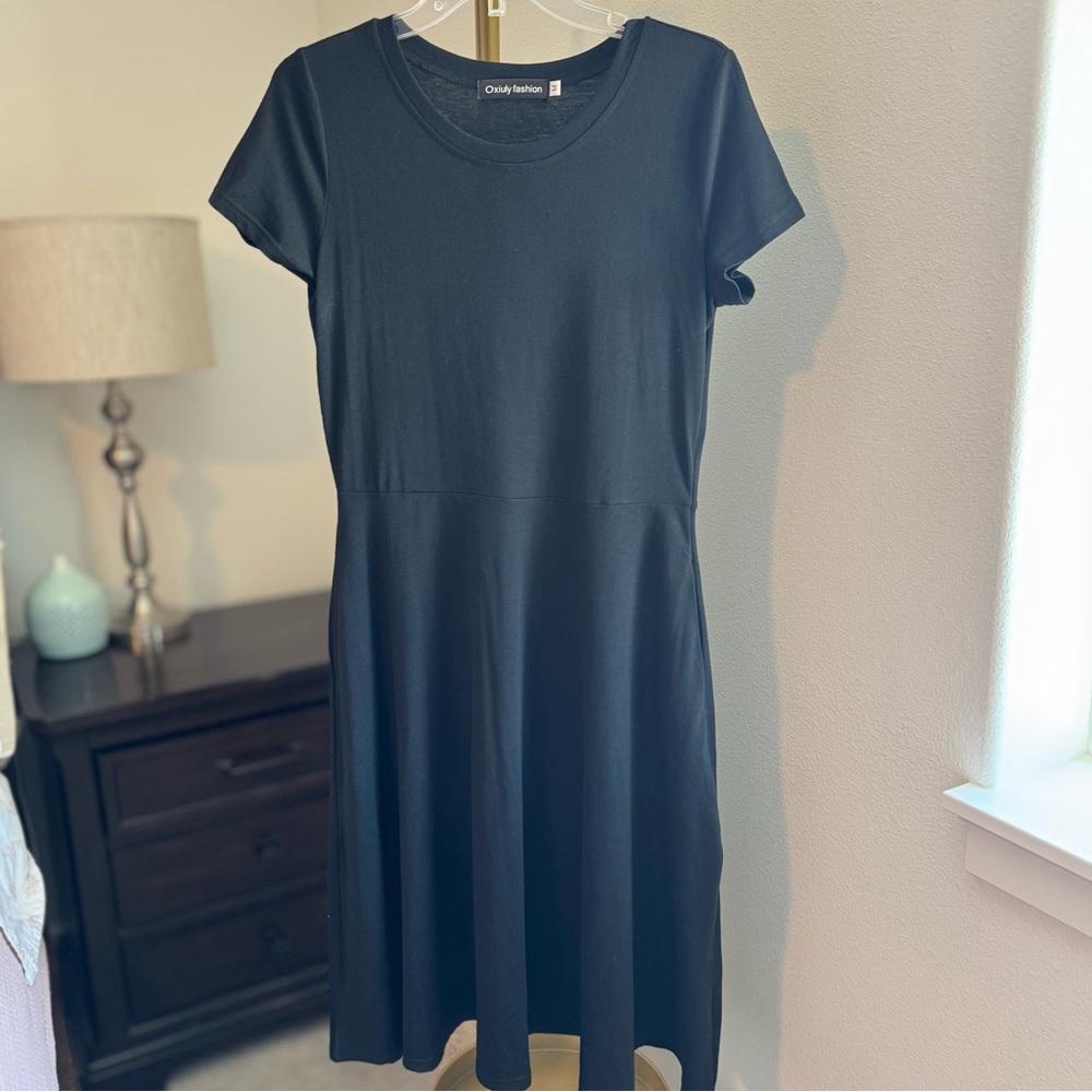 Black T-Shirt Dress A-Line Short Sleeve Knee Length Medium